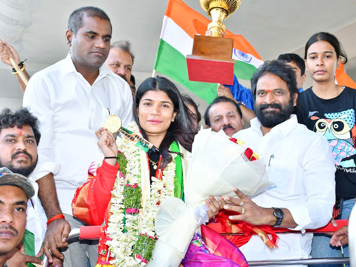 Minister Srinivas Goud Grand Welcome To Womens World Boxing Champion Nikhat Zareen Photos - Sakshi7