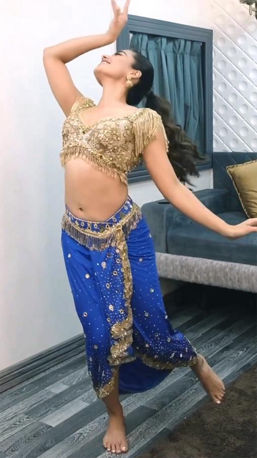 Rashmika Mandanna performs opening ceremony in IPL - Sakshi16