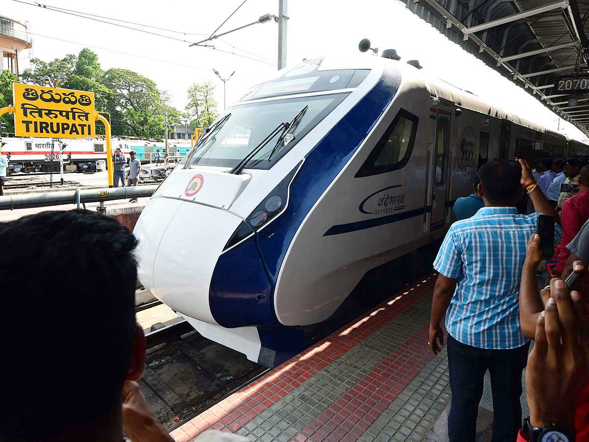 Tirupati to Hyderabad Vande Bharat Express Photos - Sakshi1