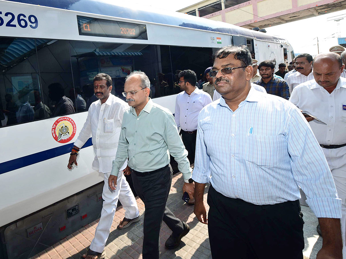 Tirupati to Hyderabad Vande Bharat Express Photos - Sakshi15