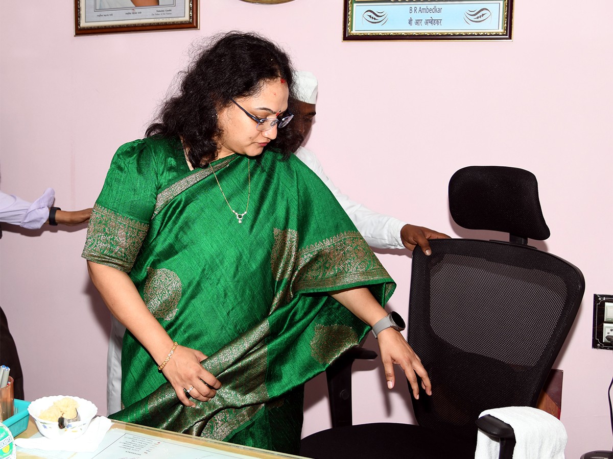 IAS Srujana Takes Charges As Collector In Kurnool District Photos - Sakshi12