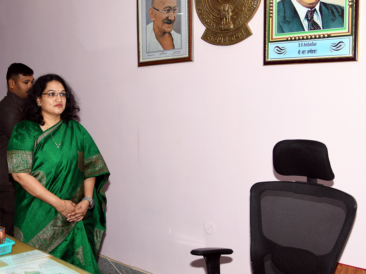 IAS Srujana Takes Charges As Collector In Kurnool District Photos - Sakshi15