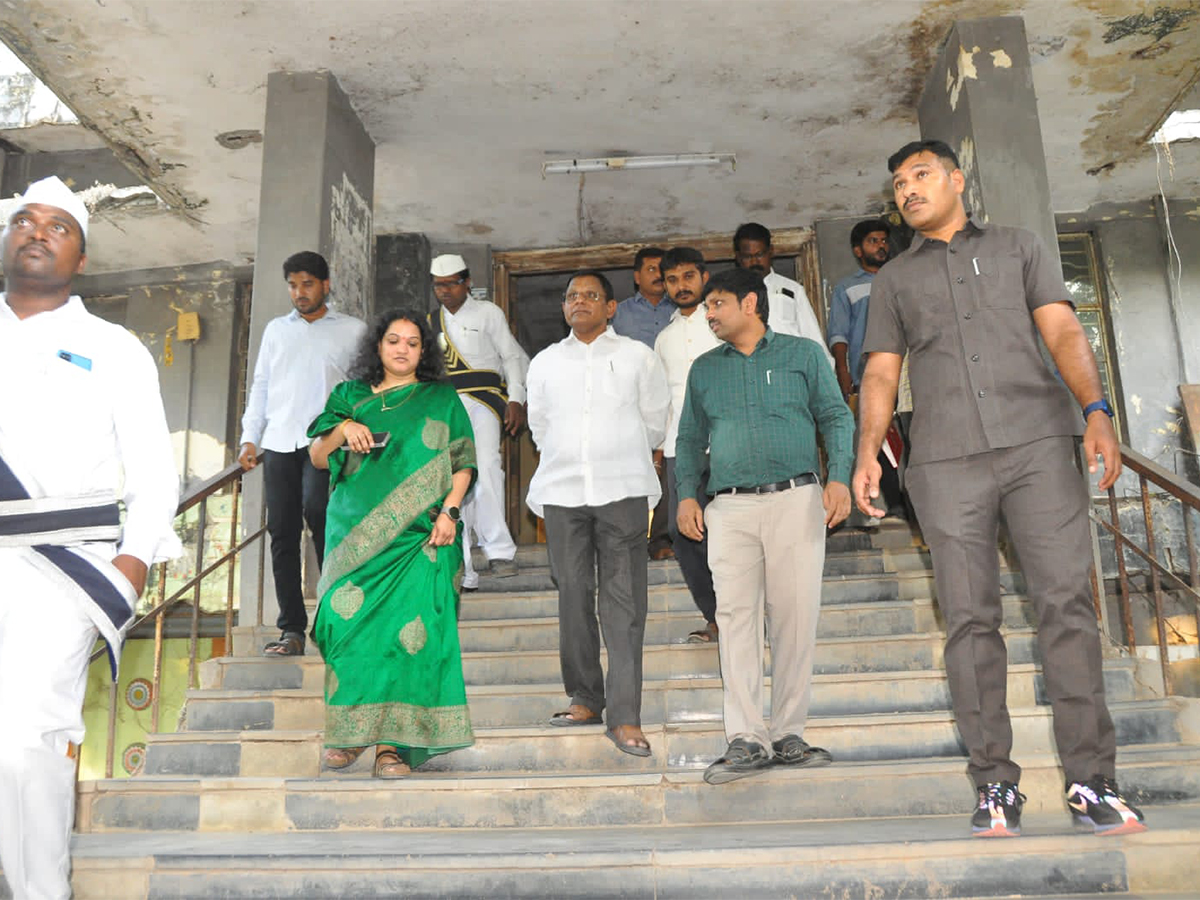 IAS Srujana Takes Charges As Collector In Kurnool District Photos - Sakshi20