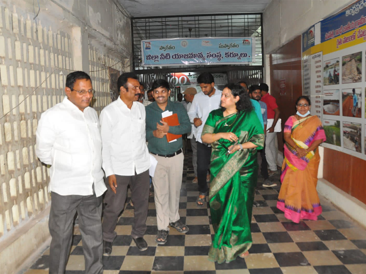 IAS Srujana Takes Charges As Collector In Kurnool District Photos - Sakshi21