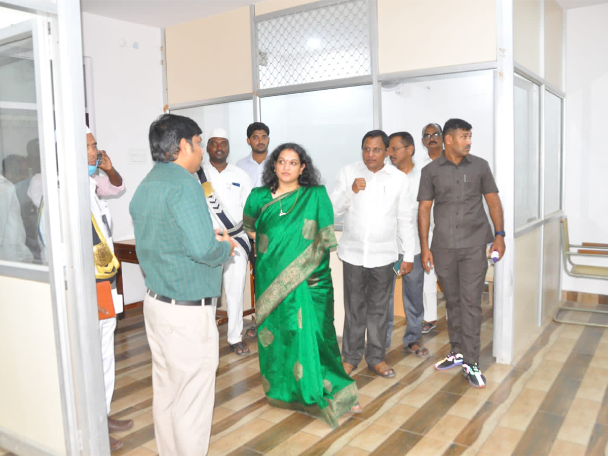 IAS Srujana Takes Charges As Collector In Kurnool District Photos - Sakshi22