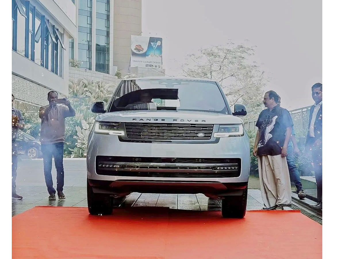 Malayalam actor Mohanlal buys a new generation Range Rover Photos - Sakshi3