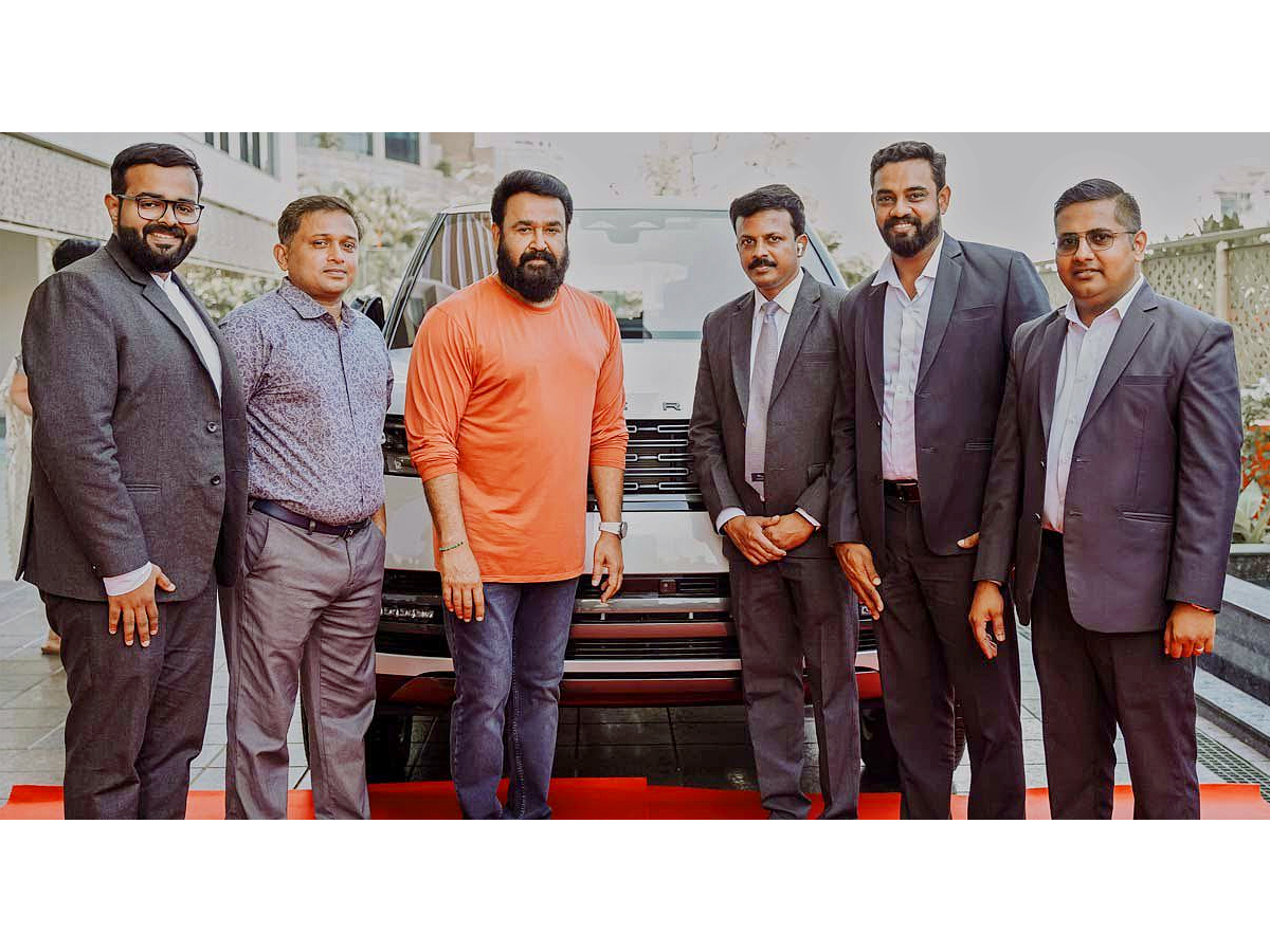 Malayalam actor Mohanlal buys a new generation Range Rover Photos - Sakshi8