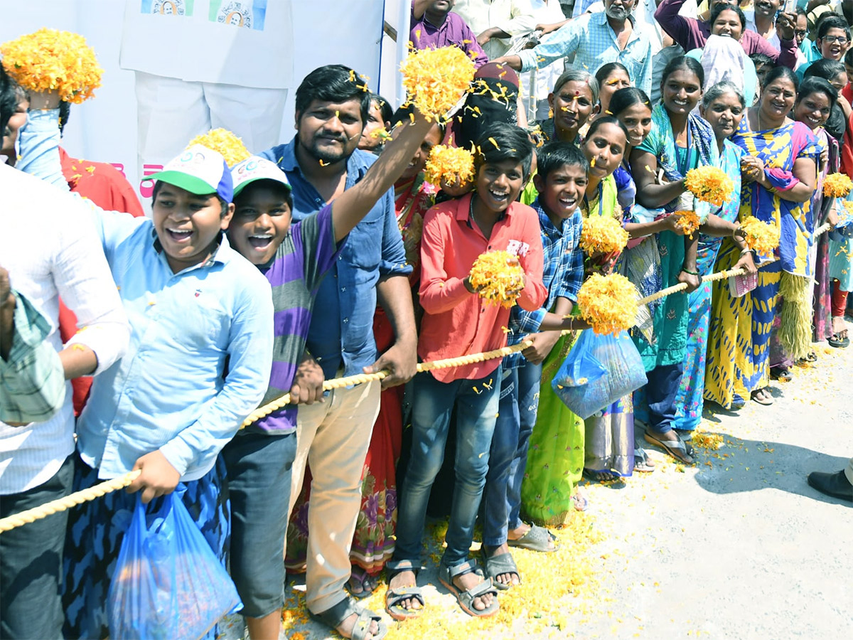 YSR Ebc Nestham: Cm Jagan Markapuram Tour Photos - Sakshi16