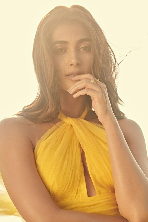 Actress Pooja Hegde Latest Beautiful Photos - Sakshi10