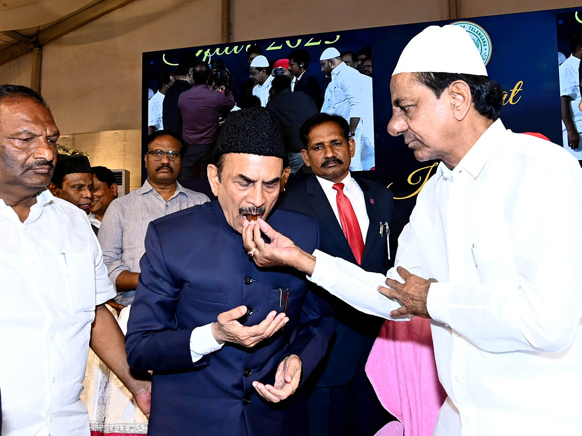 CM KCR Attends DawatEIftar Party at LB Stadium - Sakshi22