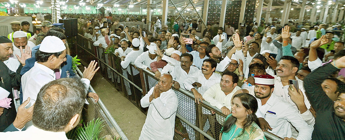 CM KCR Attends DawatEIftar Party at LB Stadium - Sakshi23