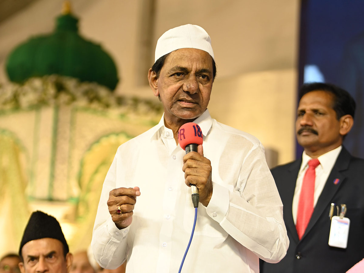 CM KCR Attends DawatEIftar Party at LB Stadium - Sakshi30