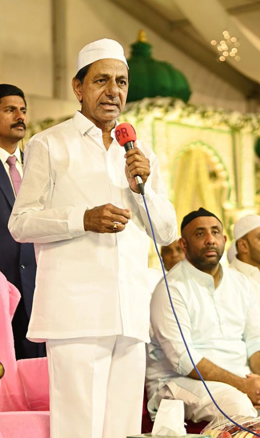 CM KCR Attends DawatEIftar Party at LB Stadium - Sakshi31