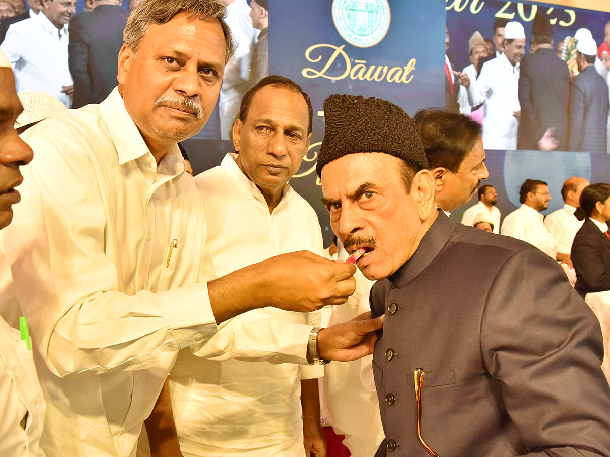 CM KCR Attends DawatEIftar Party at LB Stadium - Sakshi7