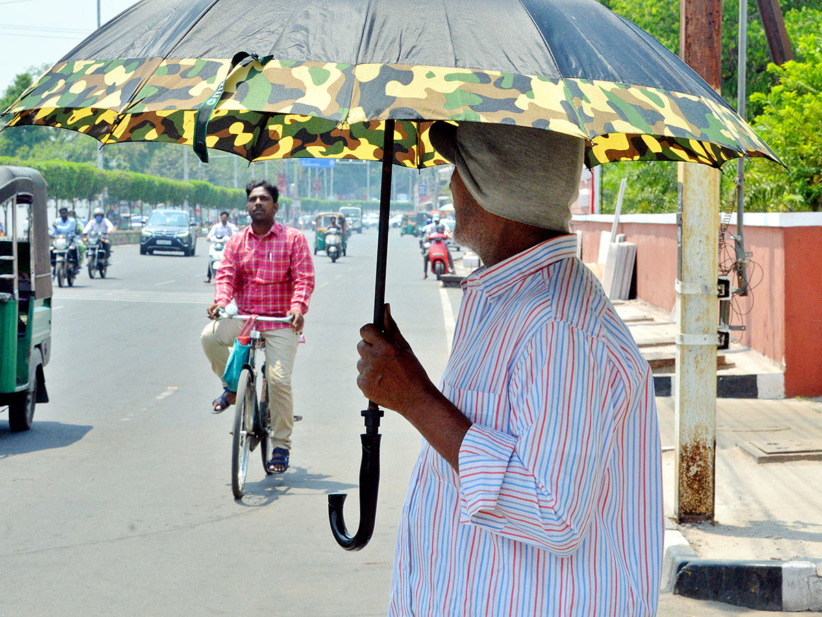 Severe Heat Waves In Telangana And AP Photos - Sakshi13