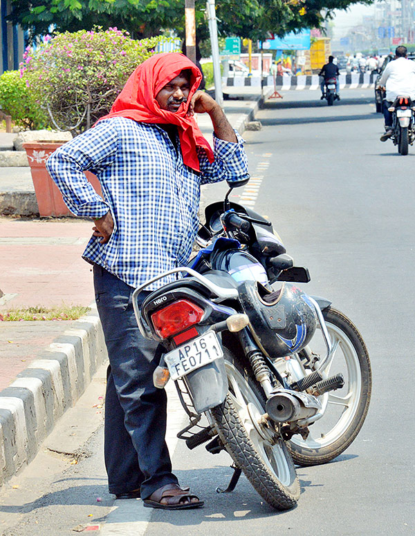 Severe Heat Waves In Telangana And AP Photos - Sakshi7