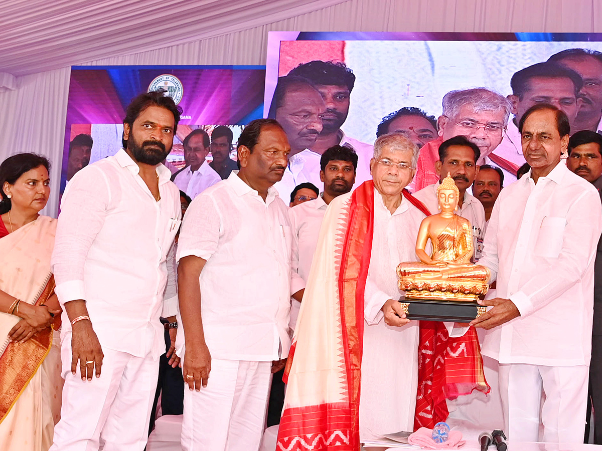 CM KCR Inaugurated Ambedkar Statue At Tank Bund Photos - Sakshi13