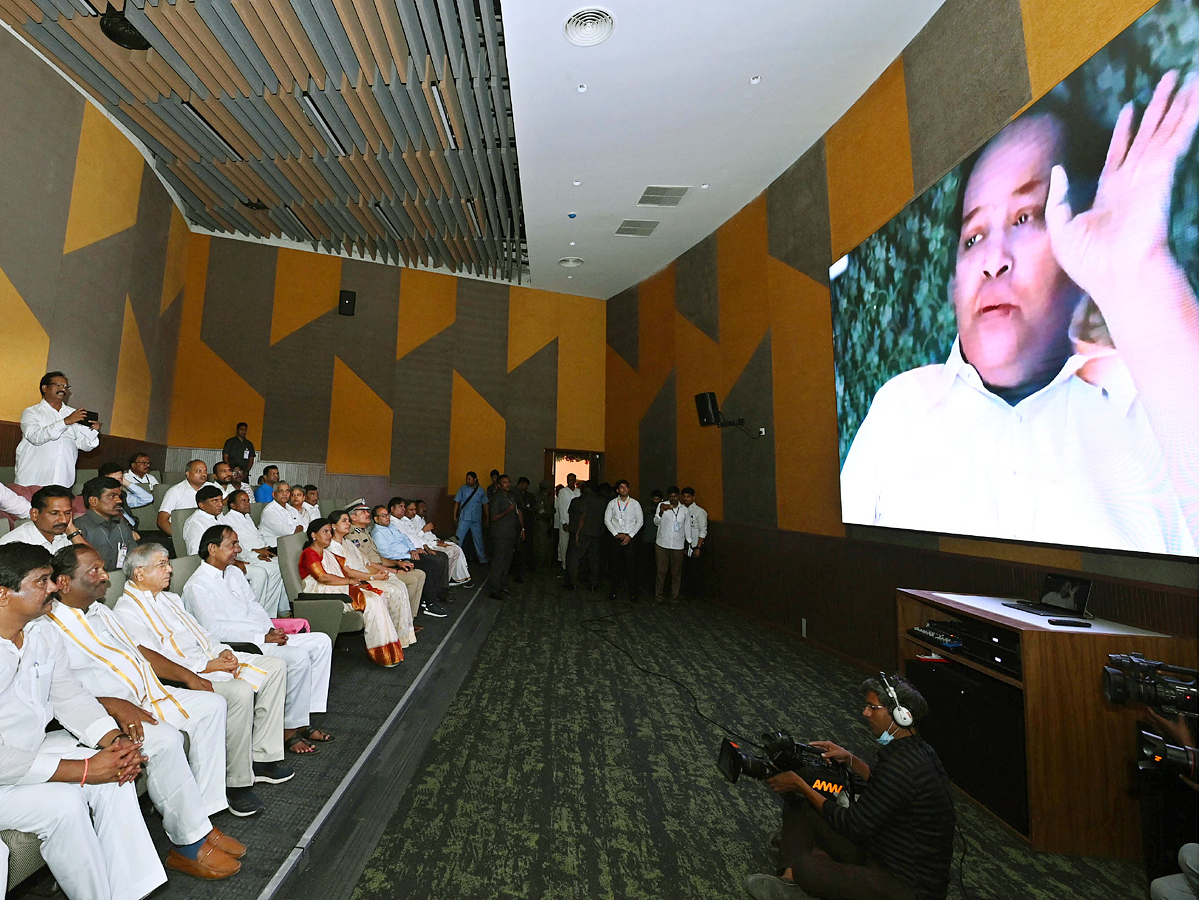 CM KCR Inaugurated Ambedkar Statue At Tank Bund Photos - Sakshi15