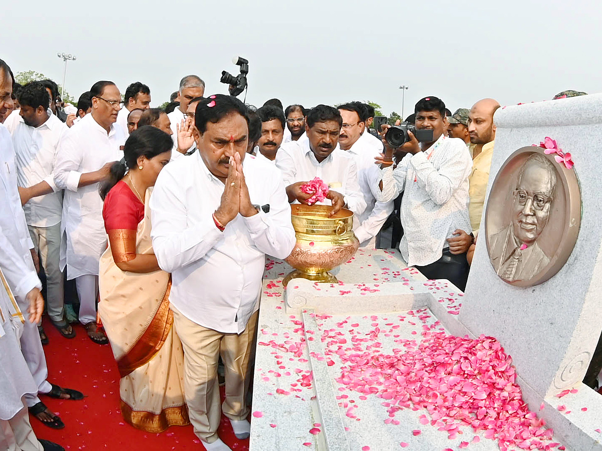 CM KCR Inaugurated Ambedkar Statue At Tank Bund Photos - Sakshi17