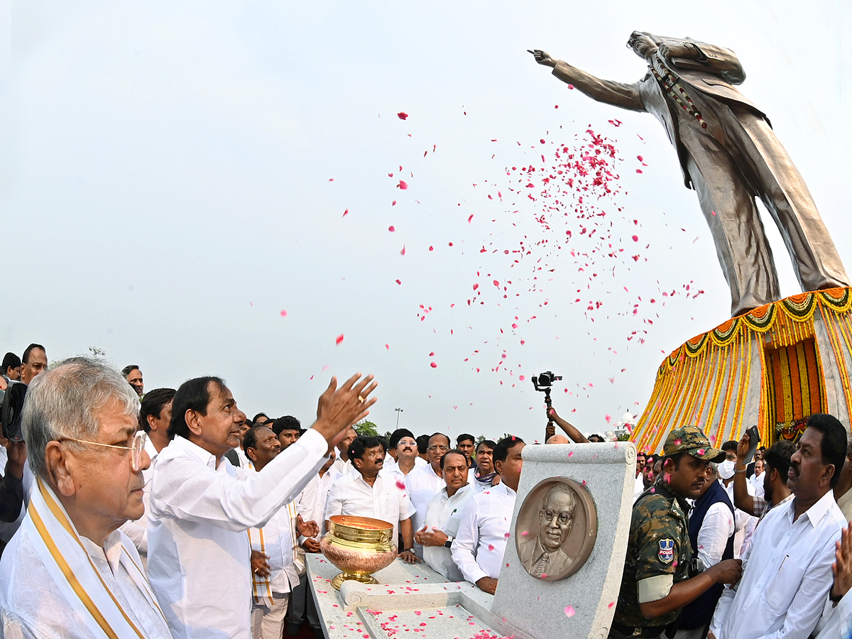 CM KCR Inaugurated Ambedkar Statue At Tank Bund Photos - Sakshi19