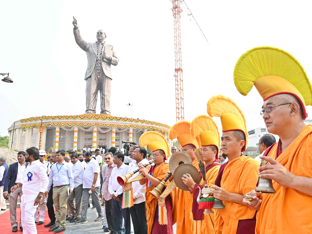 CM KCR Inaugurated Ambedkar Statue At Tank Bund Photos - Sakshi31