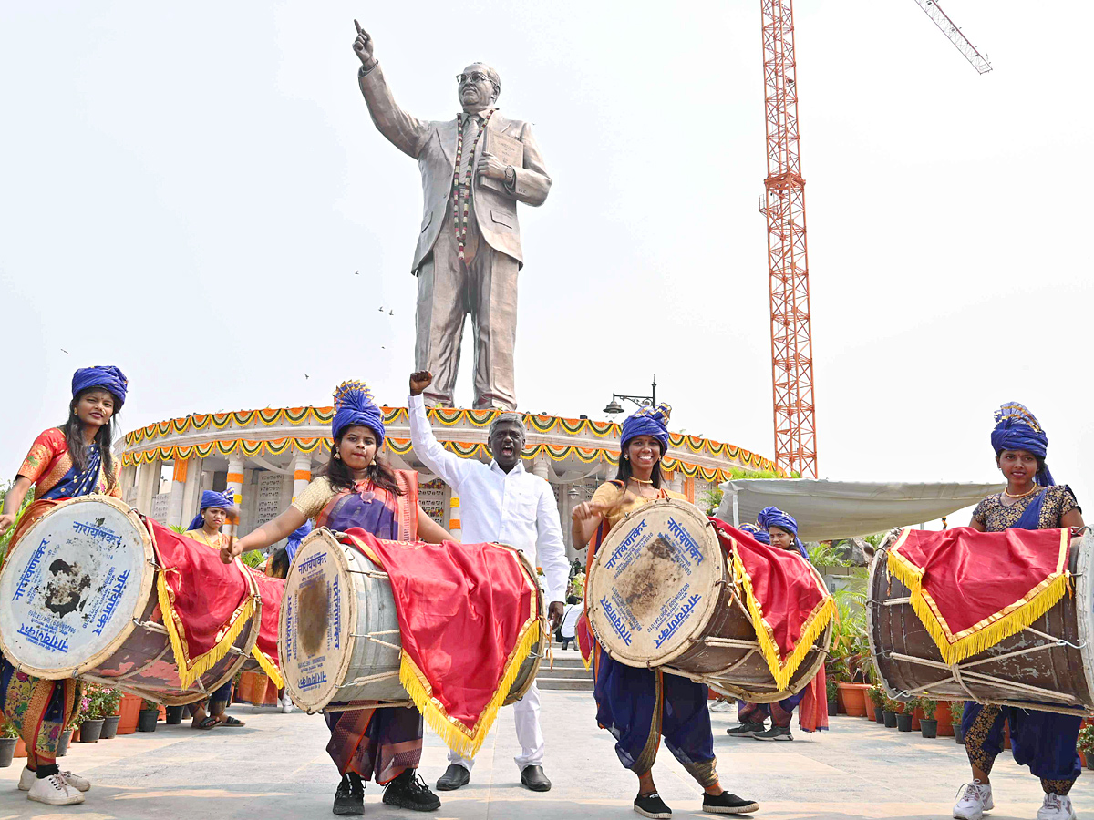 CM KCR Inaugurated Ambedkar Statue At Tank Bund Photos - Sakshi32