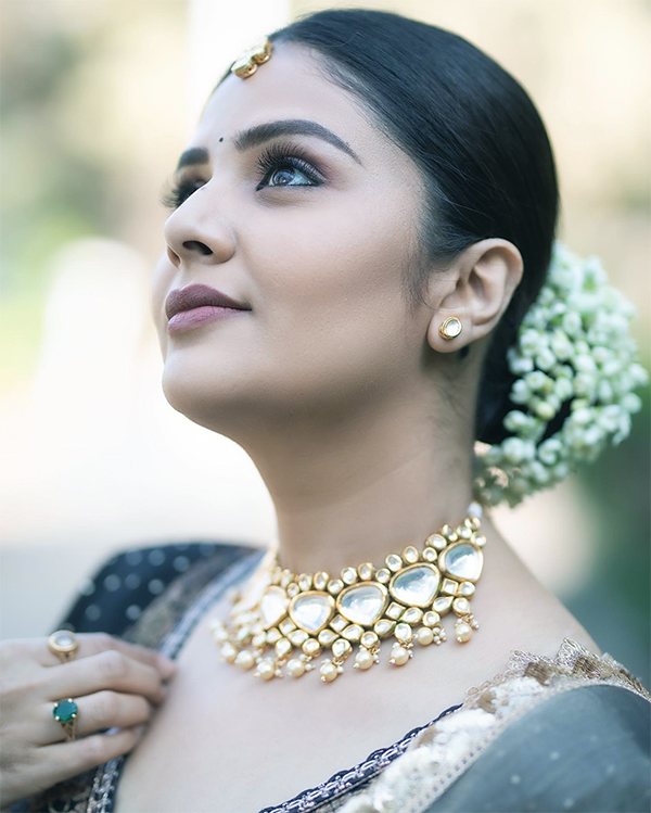 Telugu Anchor Sreemukhi Latest Photoshoot Pics - Sakshi11