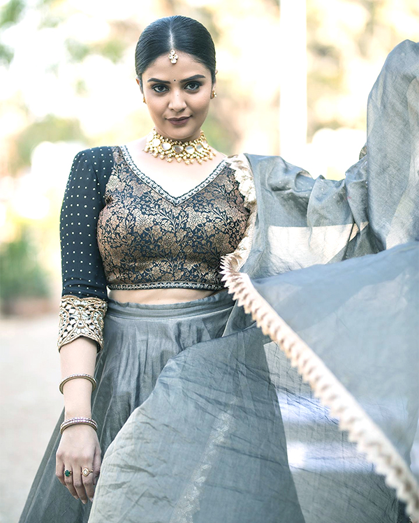 Telugu Anchor Sreemukhi Latest Photoshoot Pics - Sakshi12