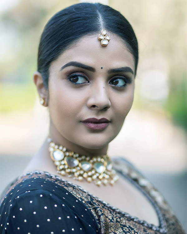 Telugu Anchor Sreemukhi Latest Photoshoot Pics - Sakshi14