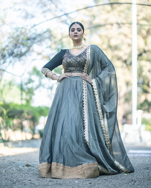 Telugu Anchor Sreemukhi Latest Photoshoot Pics - Sakshi17