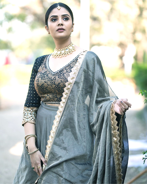 Telugu Anchor Sreemukhi Latest Photoshoot Pics - Sakshi18