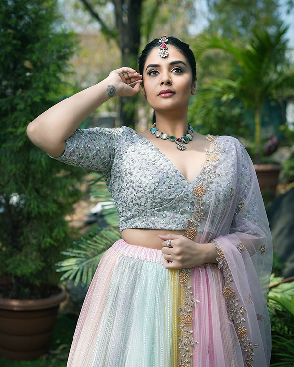 Telugu Anchor Sreemukhi Latest Photoshoot Pics - Sakshi21