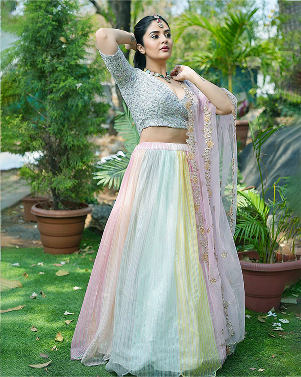 Telugu Anchor Sreemukhi Latest Photoshoot Pics - Sakshi22