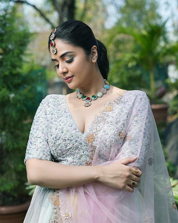 Telugu Anchor Sreemukhi Latest Photoshoot Pics - Sakshi24