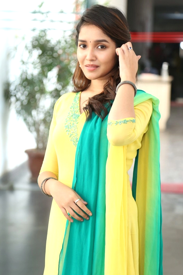 Actress Anikha Surendran Gorgeous HD Images - Sakshi10