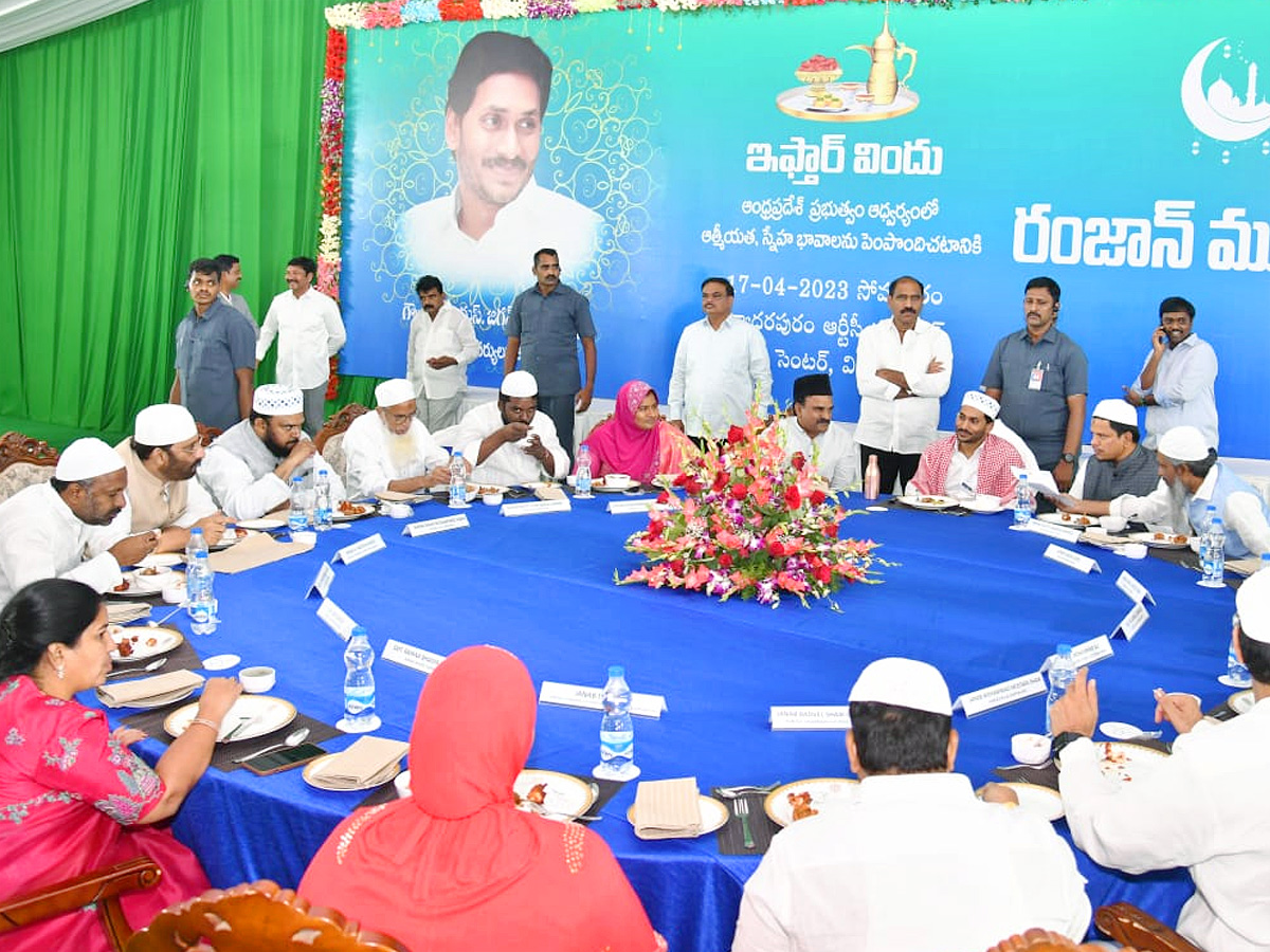 AP CM YS Jagan Participates in State Level IFTAR Programme Photos - Sakshi3