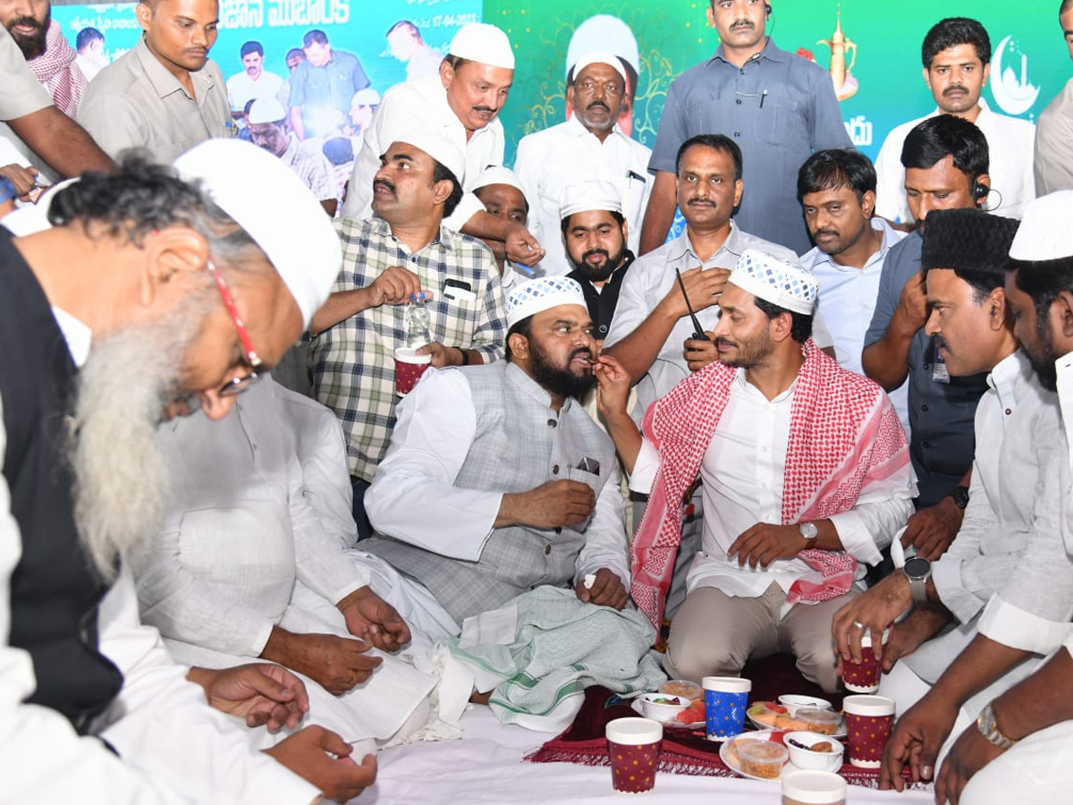 AP CM YS Jagan Participates in State Level IFTAR Programme Photos - Sakshi8