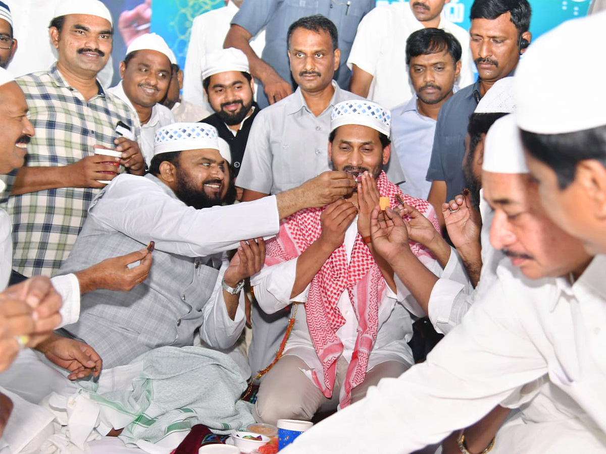 AP CM YS Jagan Participates in State Level IFTAR Programme Photos - Sakshi9