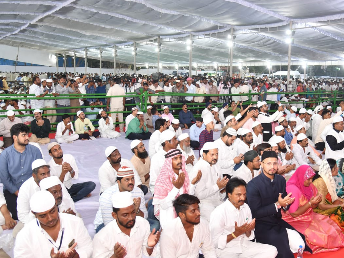 AP CM YS Jagan Participates in State Level IFTAR Programme Photos - Sakshi12