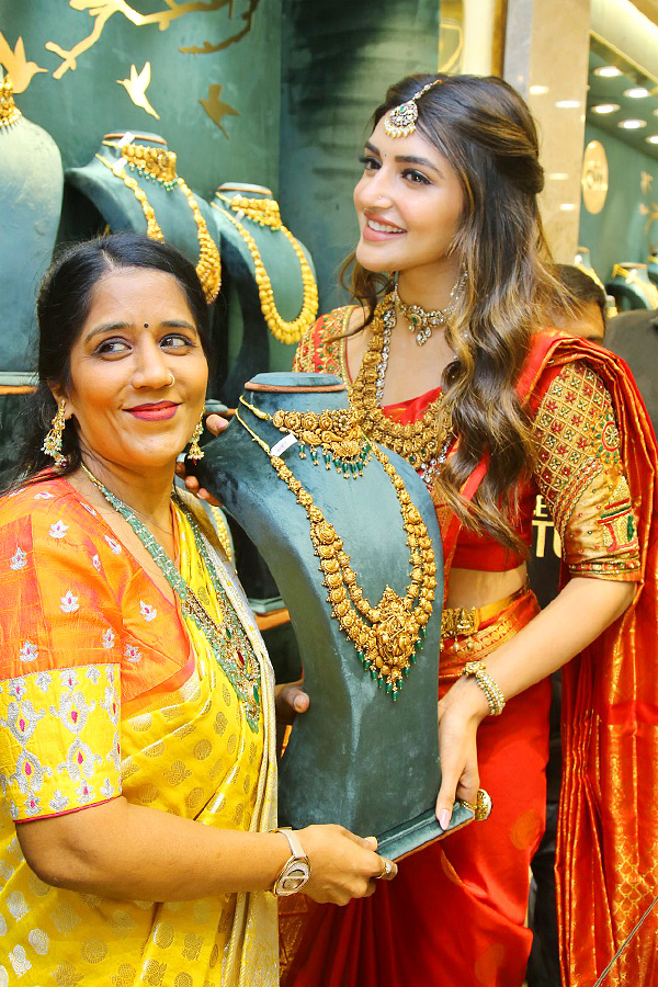 Actress Sreeleela CMR Jewellery Shopping Mall Opening Photos - Sakshi15