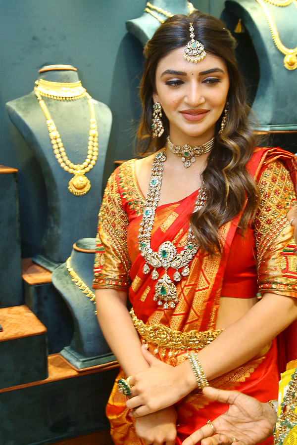 Actress Sreeleela CMR Jewellery Shopping Mall Opening Photos - Sakshi20