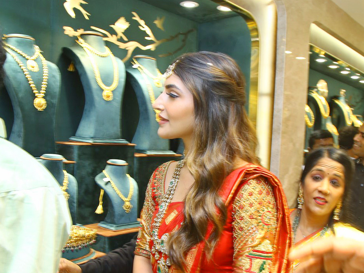 Actress Sreeleela CMR Jewellery Shopping Mall Opening Photos - Sakshi9