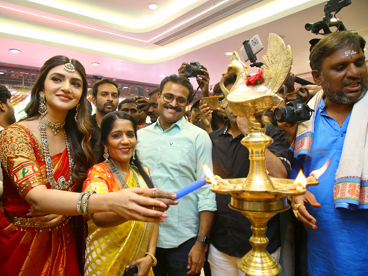 Actress Sreeleela CMR Jewellery Shopping Mall Opening Photos - Sakshi11