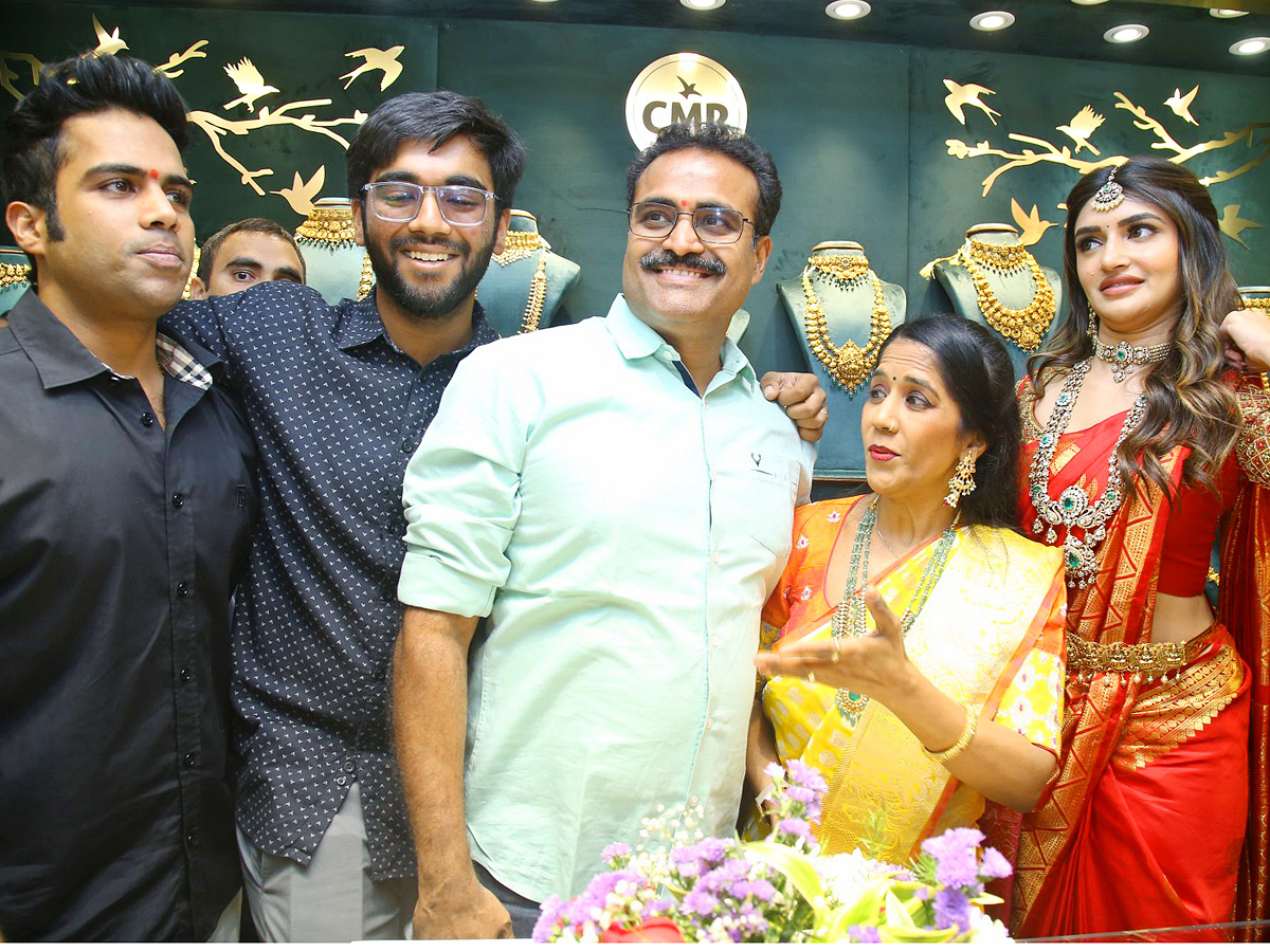 Actress Sreeleela CMR Jewellery Shopping Mall Opening Photos - Sakshi2