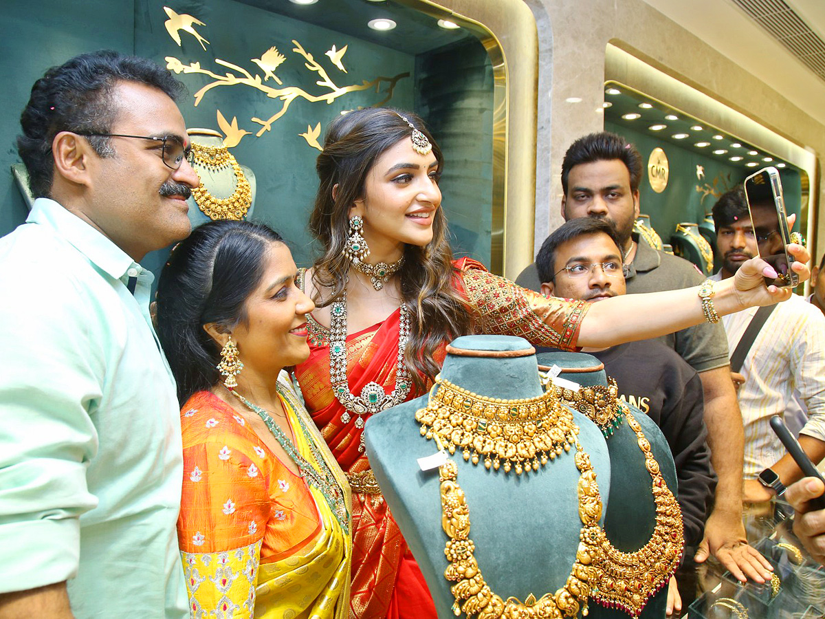 Actress Sreeleela CMR Jewellery Shopping Mall Opening Photos - Sakshi3