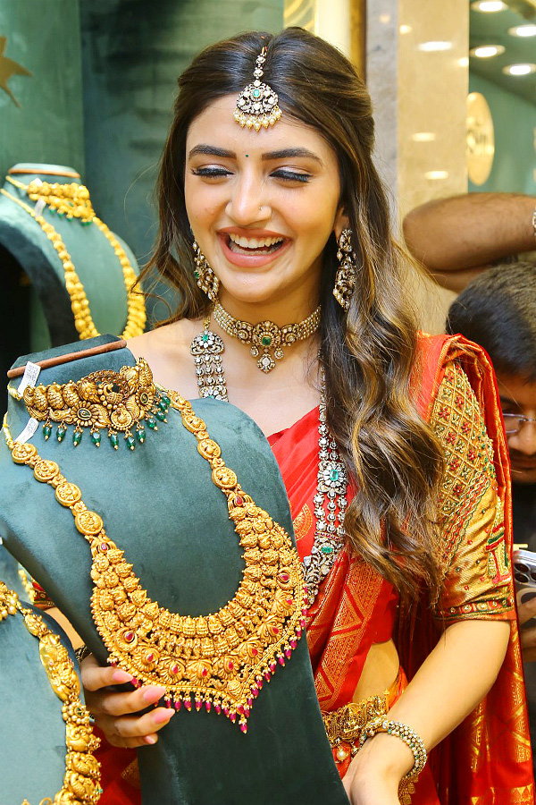 Actress Sreeleela CMR Jewellery Shopping Mall Opening Photos - Sakshi14