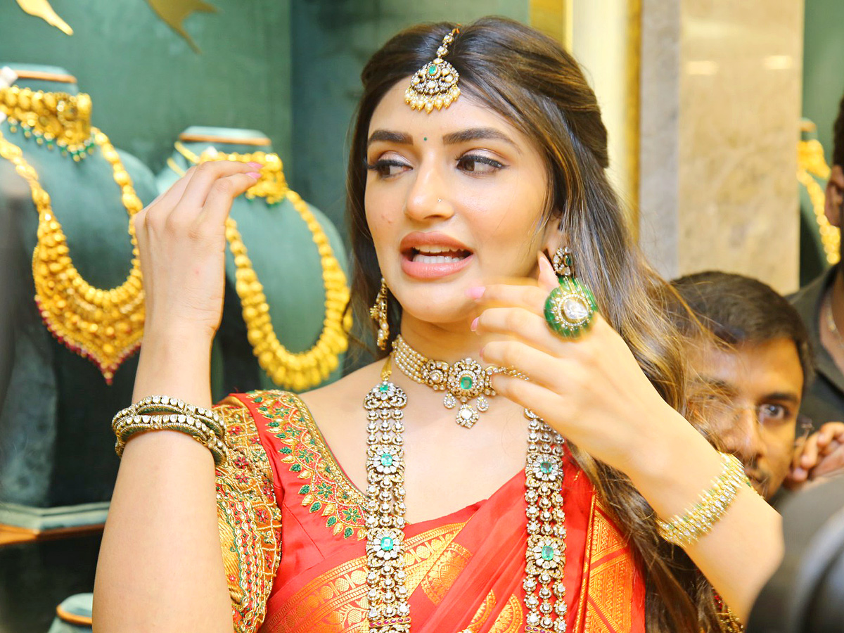 Actress Sreeleela CMR Jewellery Shopping Mall Opening Photos - Sakshi7