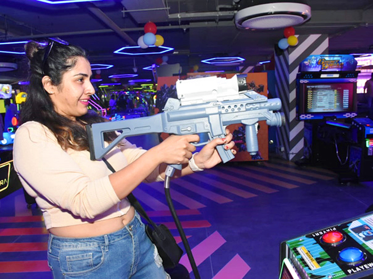 DJ Tillu Grandly Opened Hall Of Game Zone In Kompally Photos - Sakshi3