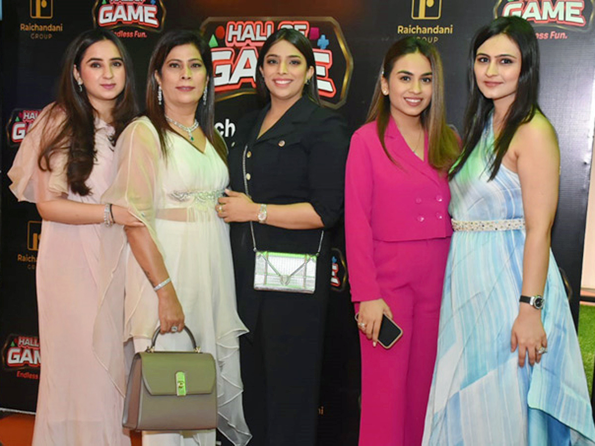 DJ Tillu Grandly Opened Hall Of Game Zone In Kompally Photos - Sakshi4