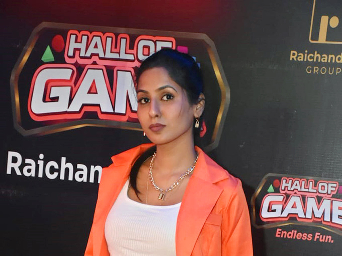 DJ Tillu Grandly Opened Hall Of Game Zone In Kompally Photos - Sakshi7